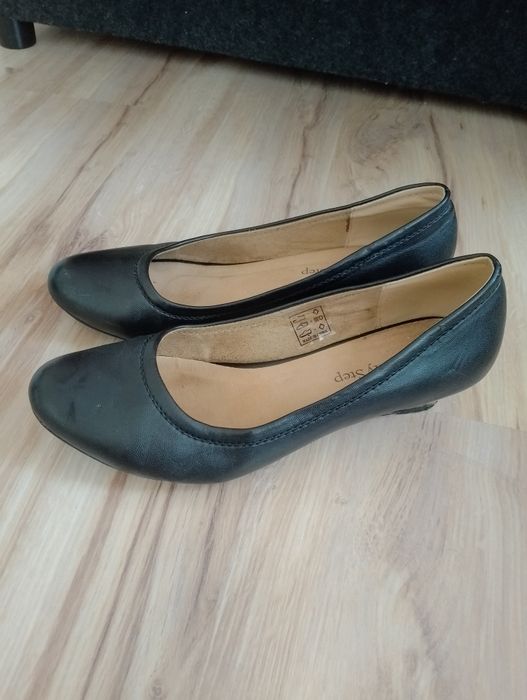 Czarne buty na koturnie