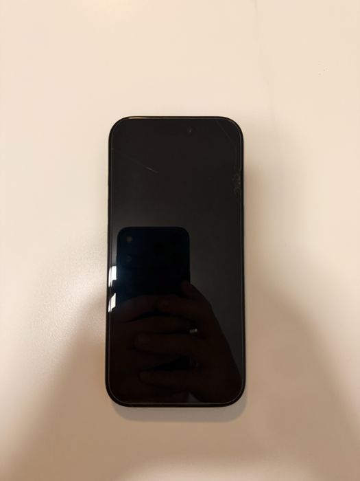 Iphone 16 pro  czarny 128G 5 etui w zestawie