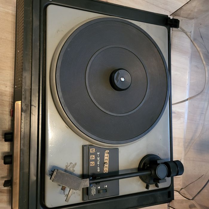 Rosyjskie radio z adapterem