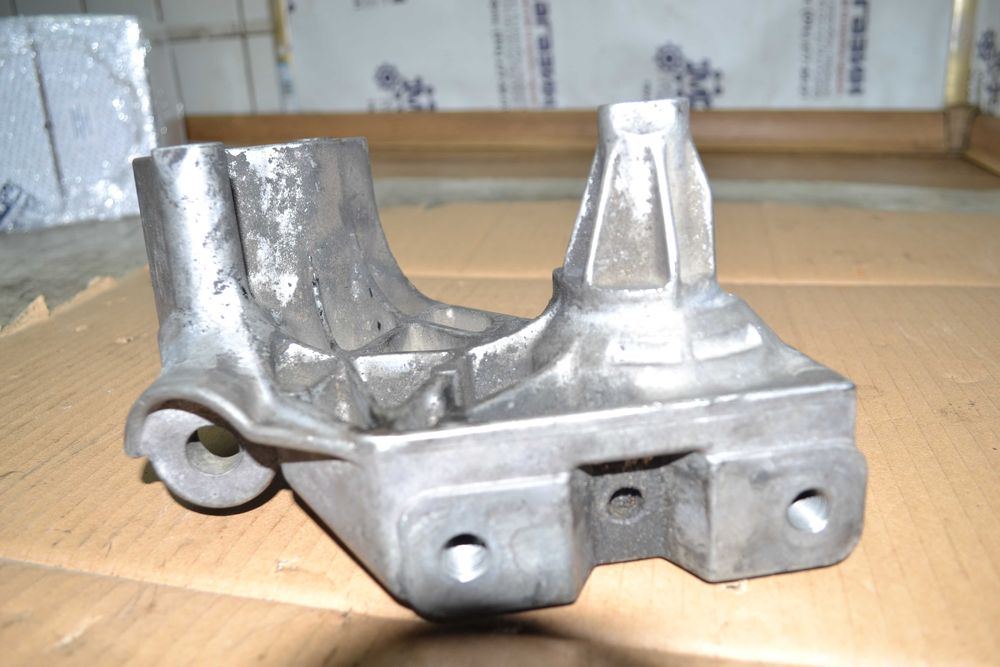 Кронштейн двигуна Volkswagen Golf IV/Sharan/Skoda Octavia 1.9 TDI