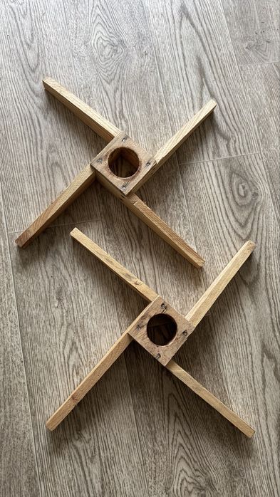 Отдам бесплатно 2 подставки под елку