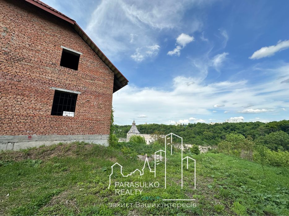 Продам просторий будинок в ексклюзивному місці!