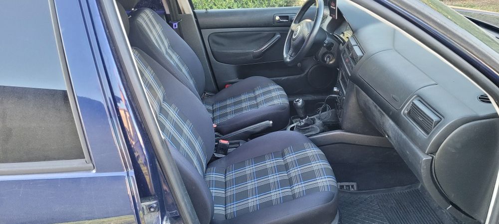 Vw Golf 1.6 rok 2000 długie opłaty