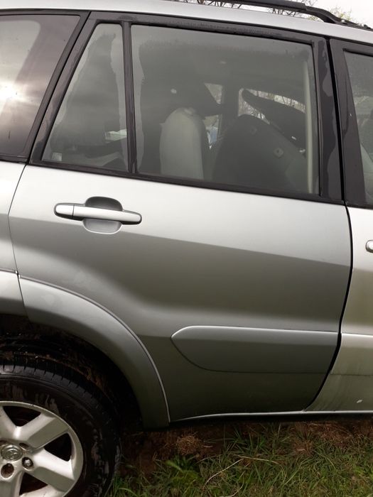Drzwi prawe,lewe tył 6T6 Toyota Rav4 ll 00-05