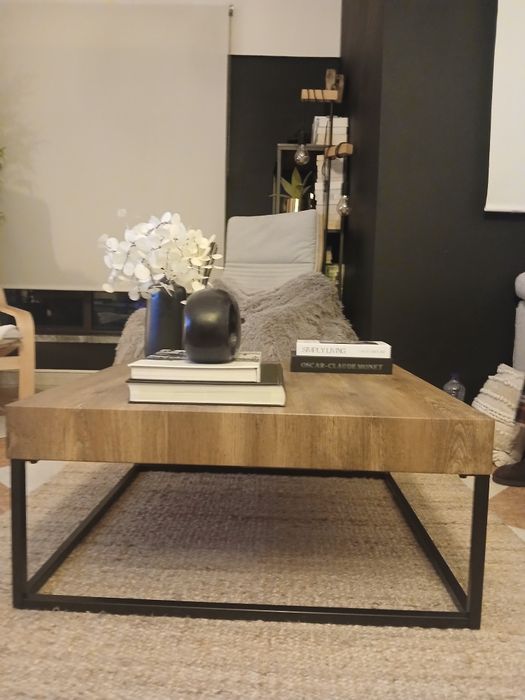 Vendo mesa centro quadrada em madeira e ferro