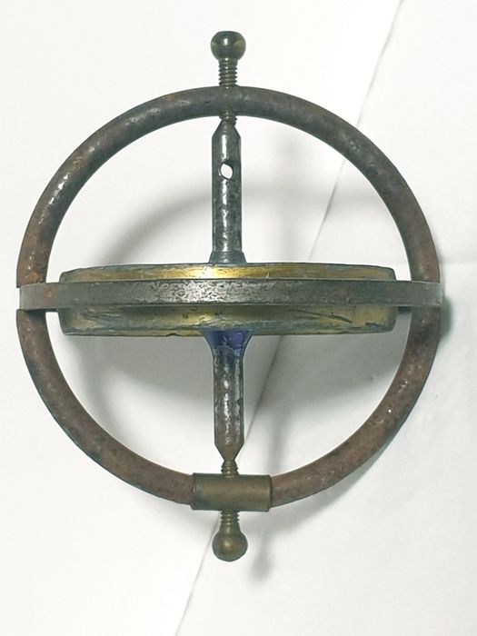 Raro antigo giroscópio