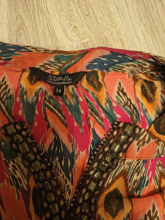 Kolorowa bluzka damska Boho – ozdobny dekolt