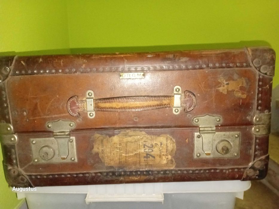 Mala antiga de viagem