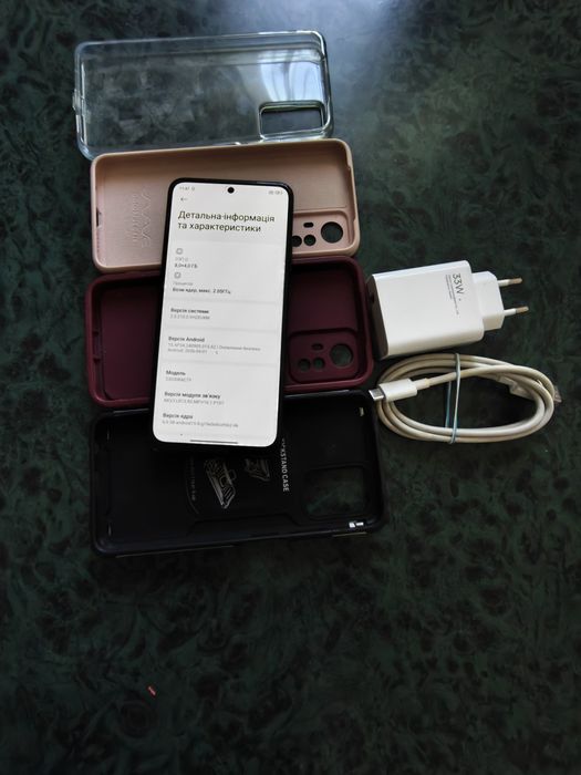 Смартфон Xiaomi Redmi 12s на Android.