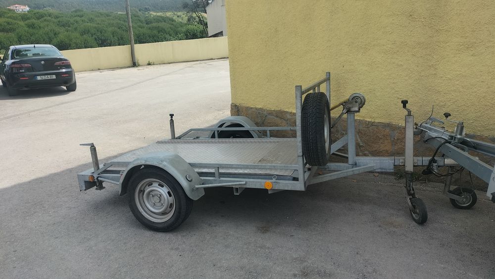 Reboque porta máquinas