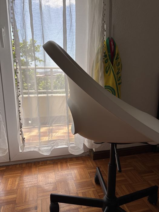 Cadeira IKEA com rodas