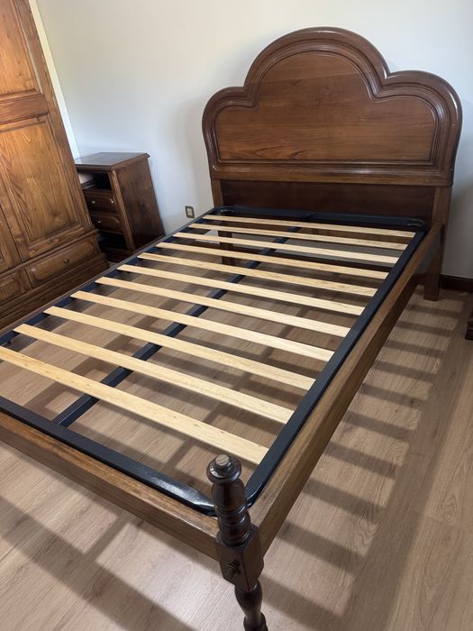 Cama c/ Estrado e Colchão