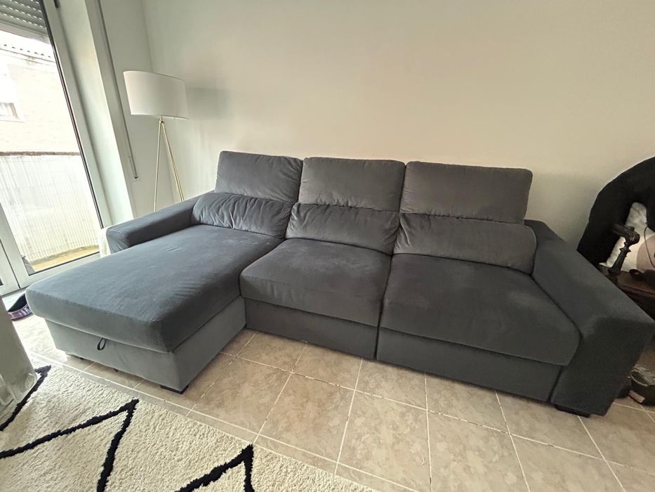 Sofa Gato Preto Cinza