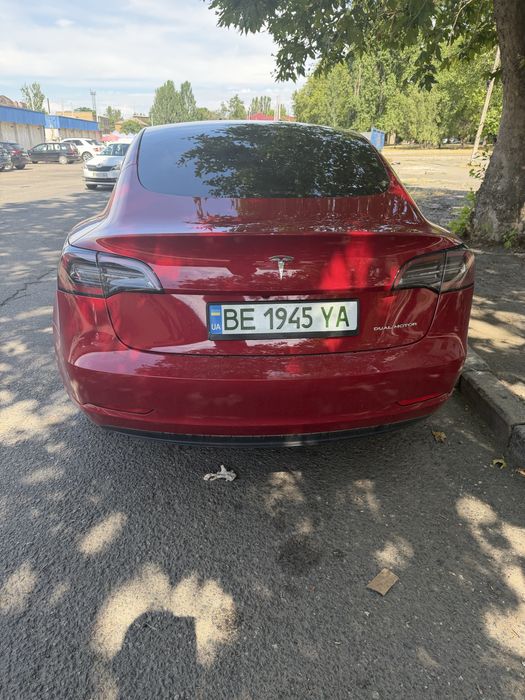 Продам тесла модел 3