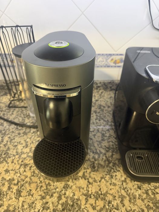 Maquina nespresso Vertuo Plus c/Garantia