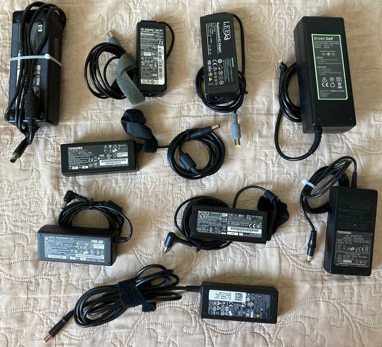 9 zasilaczy do laptopów - sprawne + kabel zasilajacy