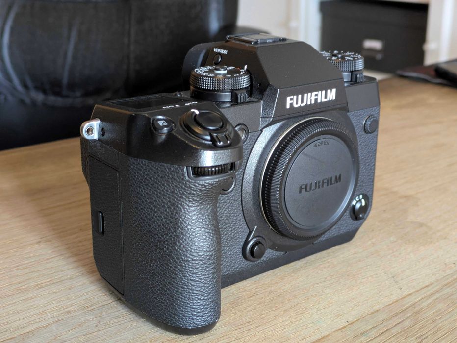 Corpo Fujifilm X-H1 - c/ IBIS e 3 Baterias - Excelente estado