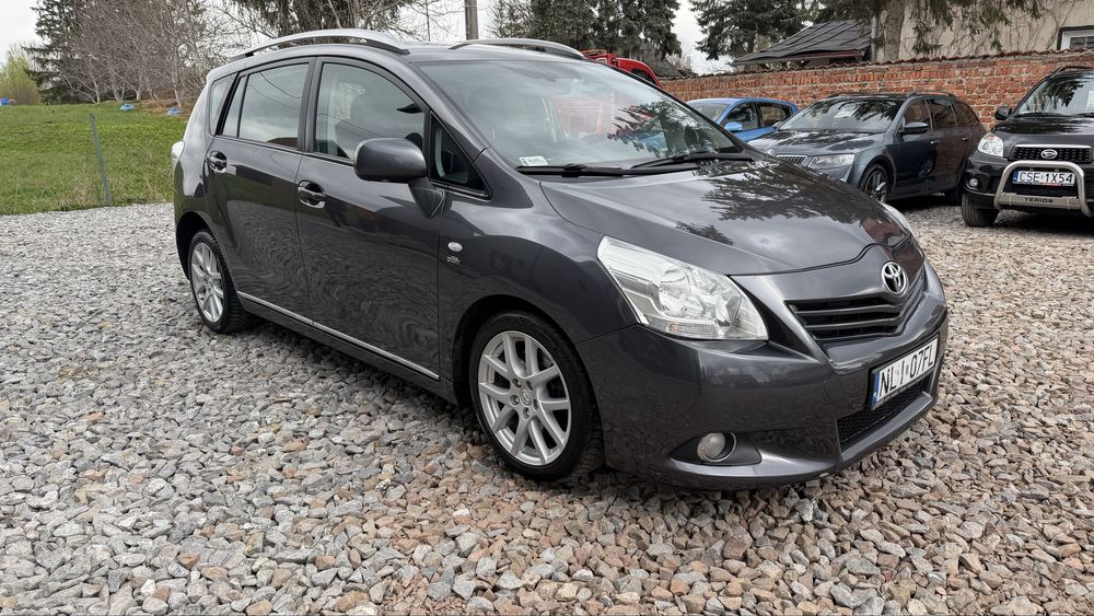 Toyota verso rok 2009 silnik 2.2 diesel stan dobry