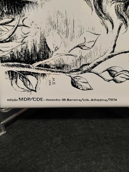 Azulejo edição MDP/CDE com desenho de Maria Barreira, 1974