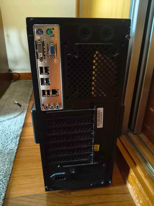 PC Desktop antigo – Para Peças