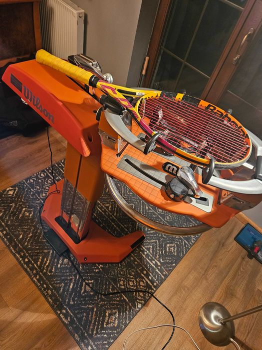 Serwis rakiet tenis squash naciąganie wymiana naciągu Inżynier Struna