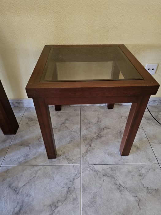 Mesa de apoio com vidro