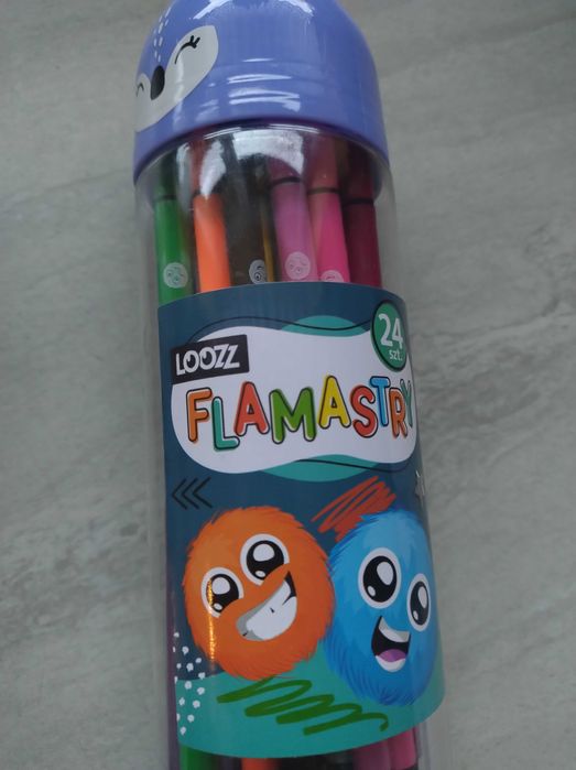 Zestaw kredek i cienkopisów