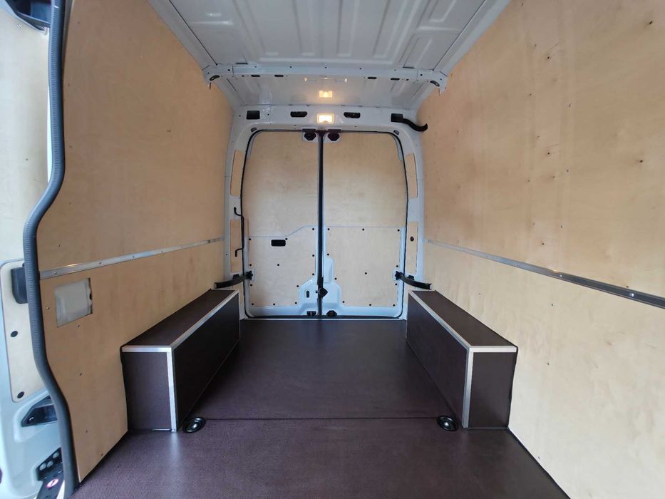 Zabudowa zabezpieczenie ze sklejki Renault Master van