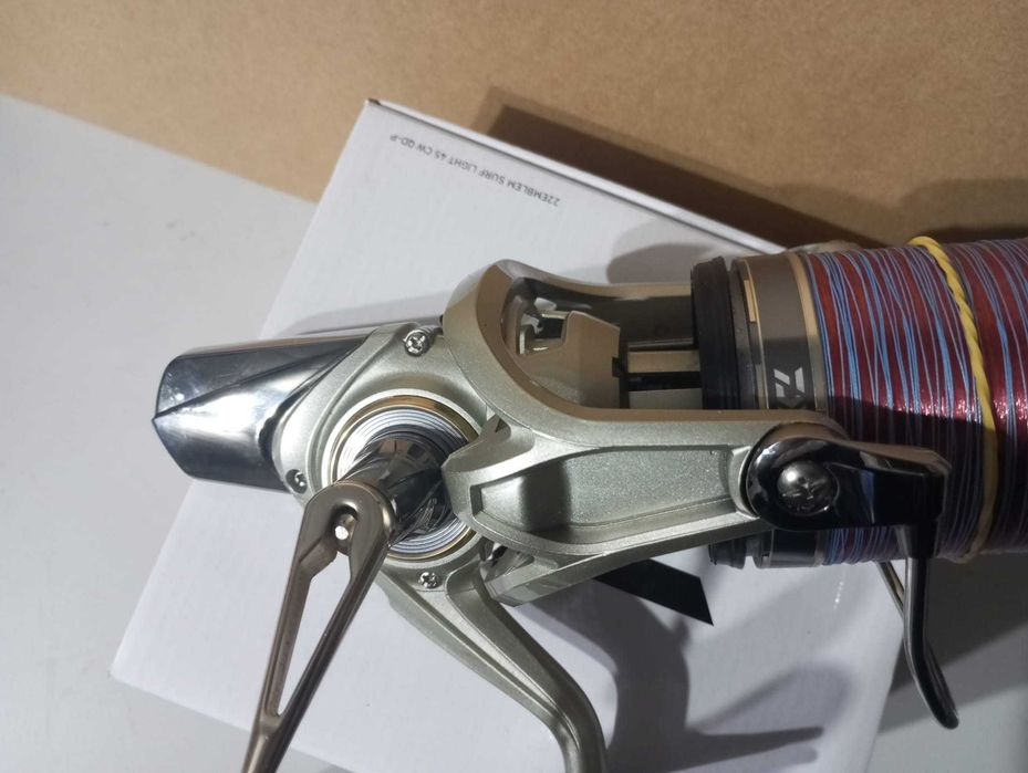 Daiwa Emblem Surf Light 45 CW QD-P