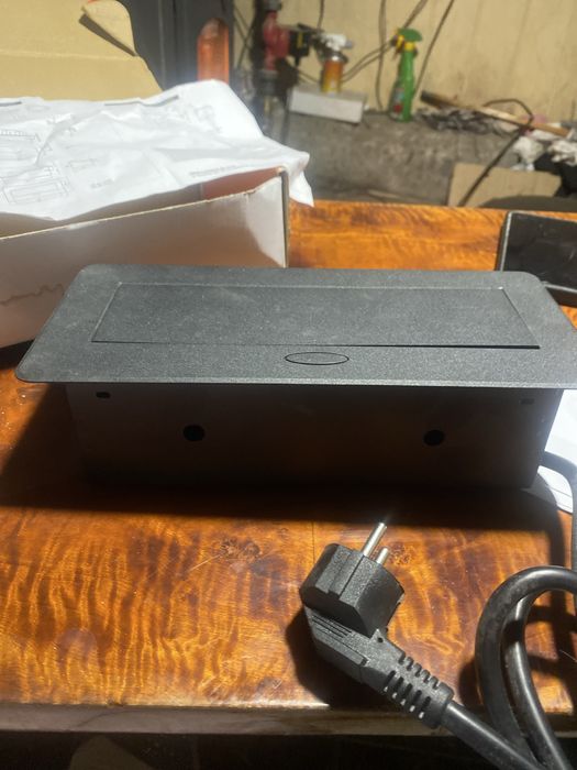 Gniazdo wpuszczane w blat