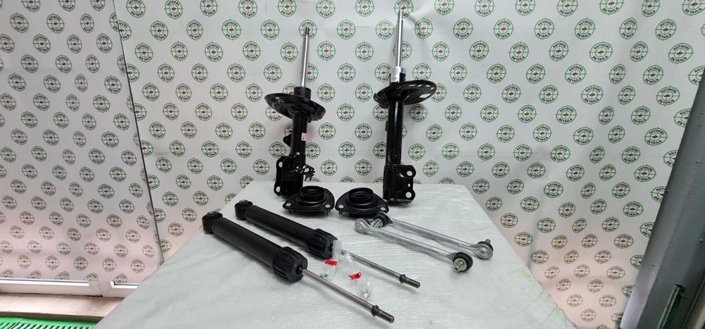 Амортизатор передний левый Toyota Camry 70 USA (485208Z182)