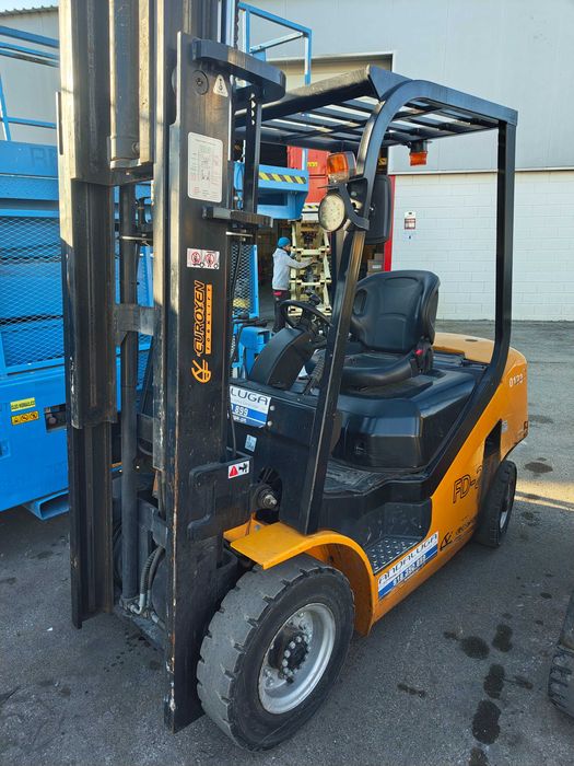 Empilhador Euroyen Diesel 2.5t