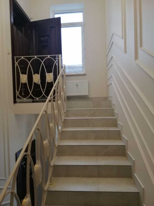 ЧУДОВА ПРОПОЗИЦІЯ! ТРИПОВЕРХОВИЙ будинок із цокольним поверхом