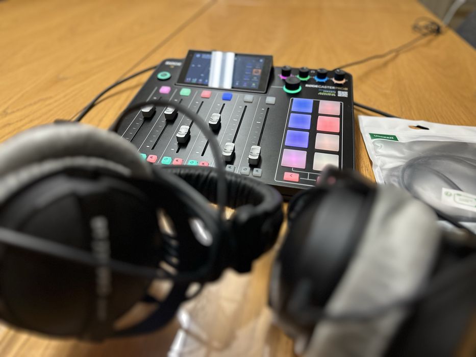 Studio podcastowe RODECaster Pro II, Shure SM7B, RODE PSA1+, DT770Pro