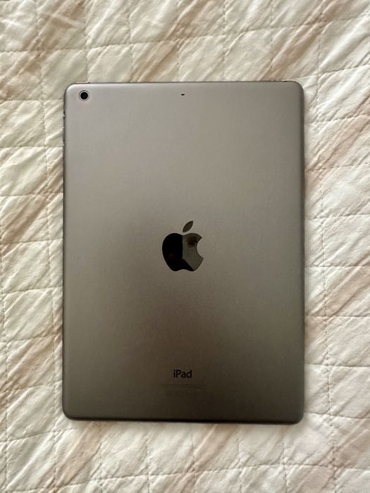 Apple iPad Air 16 GB Wi-Fi (Stellar Gray) – 1st Generation64750858892163121
