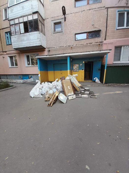 Вывоз строительного мусора. Есть грузчики.