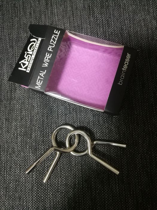 Головоломка металлическая.