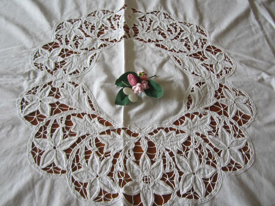 Lindíssima Toalha Antiga Bordada a rechilieux Único