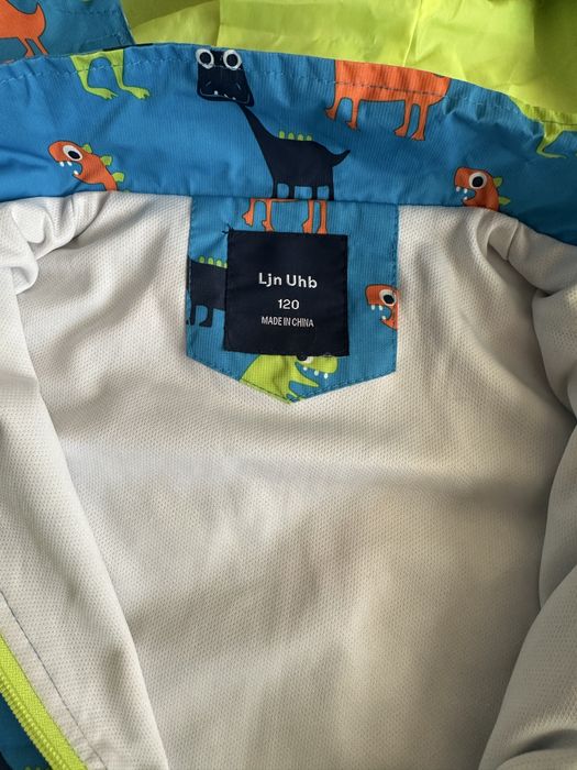 Легенька курточка, вітровка