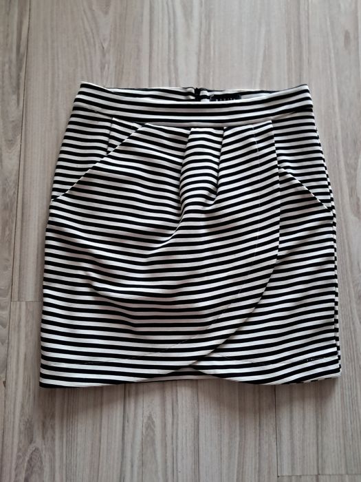 Spódniczka idealna na jesień,  zimę rozmiar 36/38 mohito