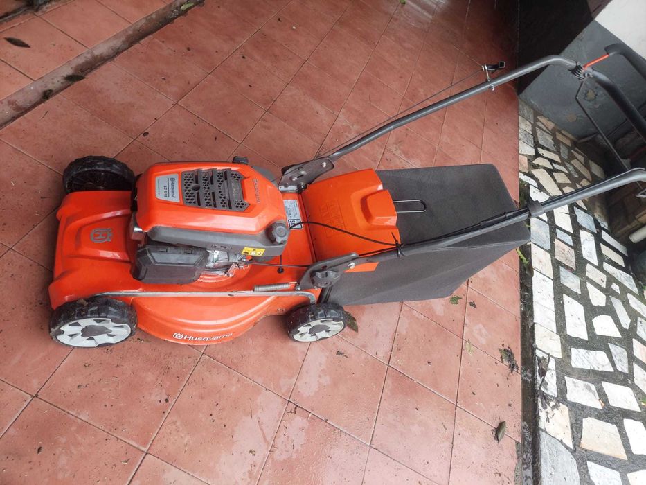 Corta relva Husqvarna LC151