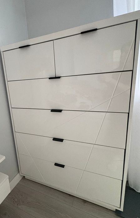 Komoda bialy połysk dl 90cm wys 130cm