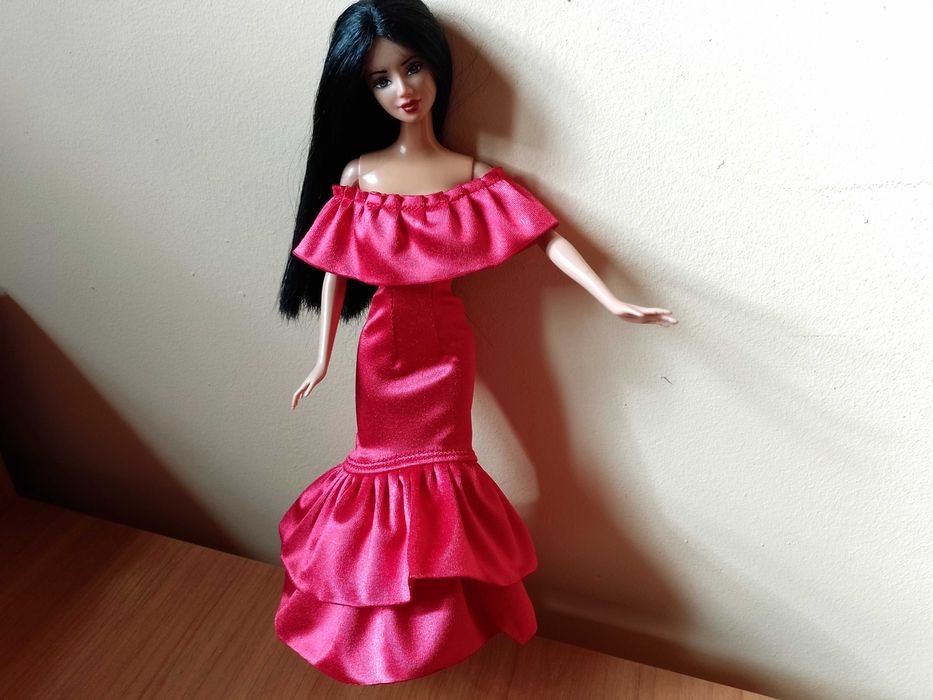 Czerwona sukienka hiszpanka dla lalki Barbie