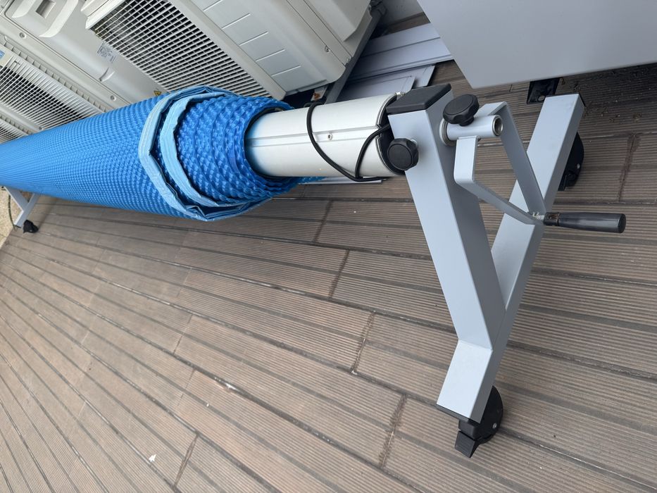 Vendo enrolador de lona/cobertura para piscina em bom estado geral.