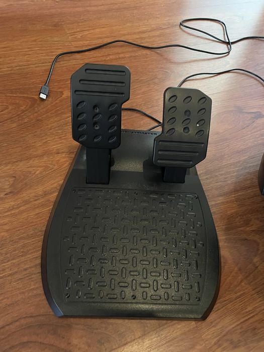 Volante + Pedais Thrustmaster Ferrari