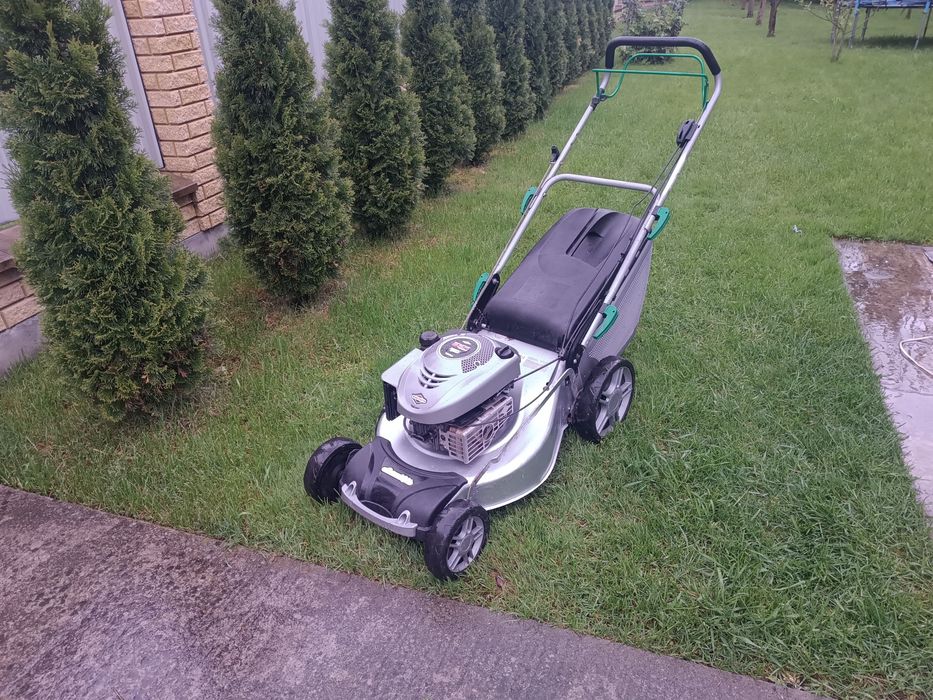 Газонокосарка самохідна з двигуном Briggs & Stratton