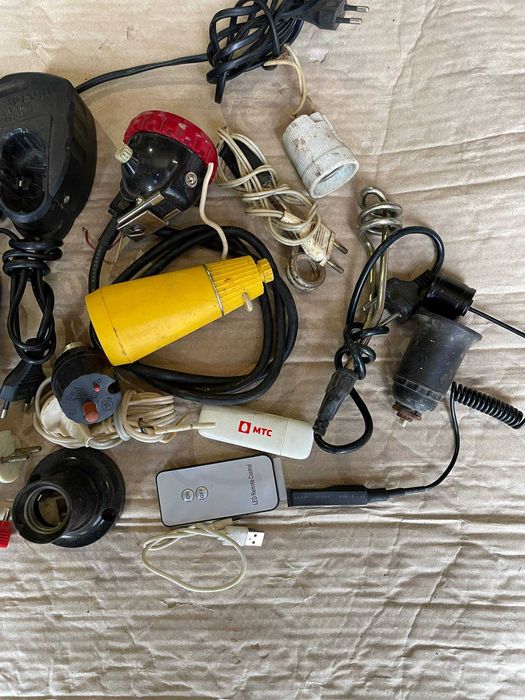 Лот різної техніки та дротів