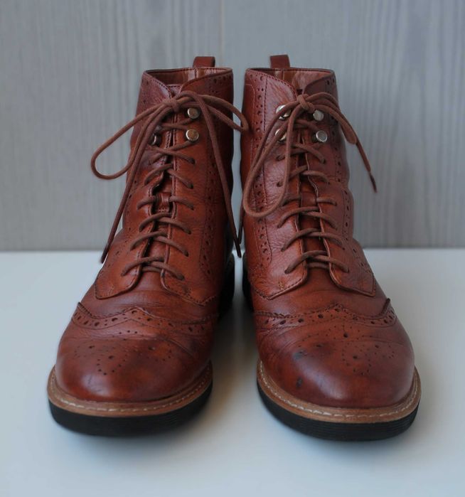 Демисезонные ботинки на шнуровке из натуральной кожи