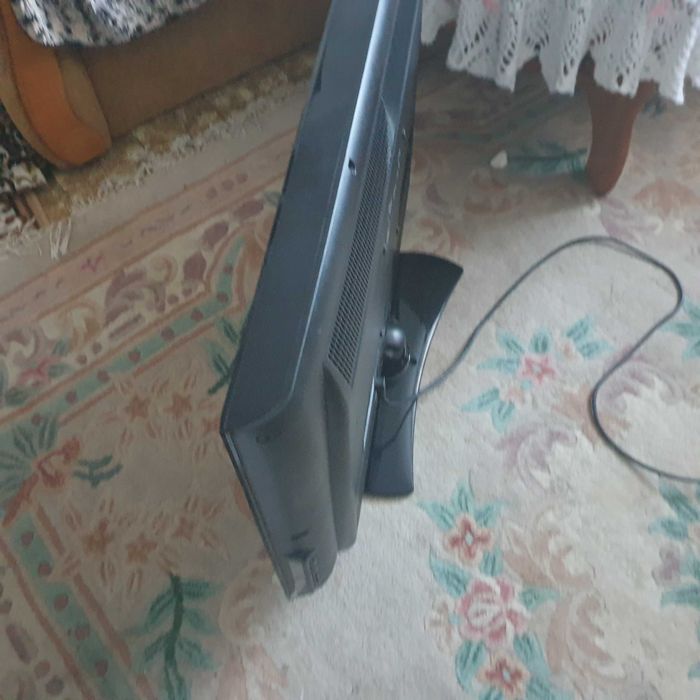 Telewizor 38 cali + pilot.  Plus dekoder.