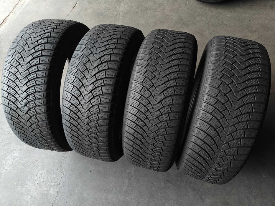 Шини r18 235/55 104Т всесезонні Falken з американського авто, добрий стан